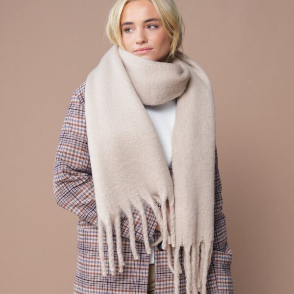 Fluffy scarf Thumbnail